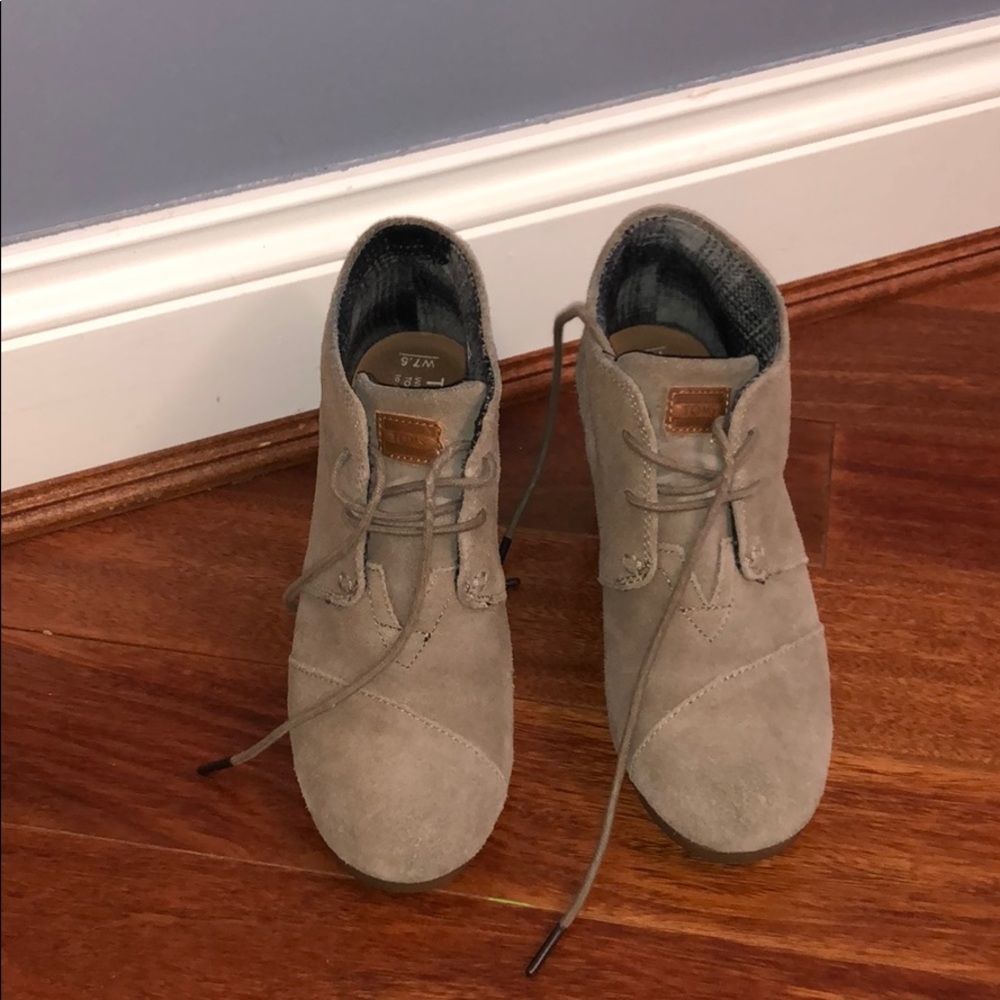 Toms wedges